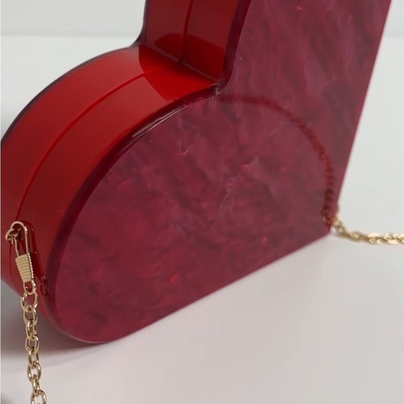 AKIRA Marbled Red Heart Clutch with Gold Chain - Picture 1 of 2